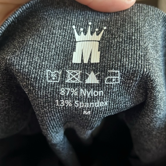 NWT Seamless Contour Shorts - Picture 3 of 4